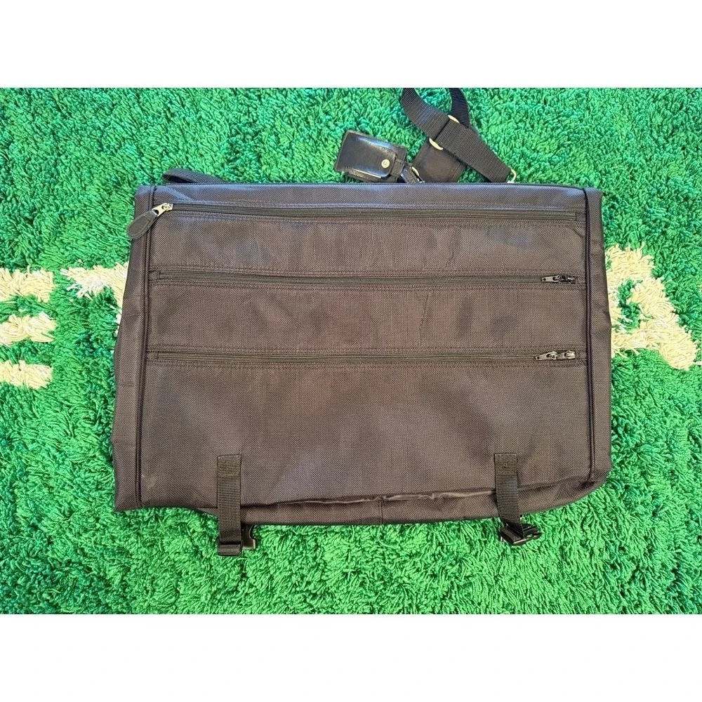 UNLV Rebels Garment Bag Unisex OS Black Excellent NCAA‎ Collegiate Travel Suit